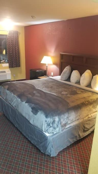 Hotel King Bed Room 236 Booking สติลวอเตอร์ ภายนอก รูปภาพ